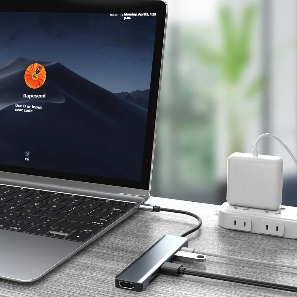 7-in-1 USB C hub expander with 145cm cable for computer docking stations
