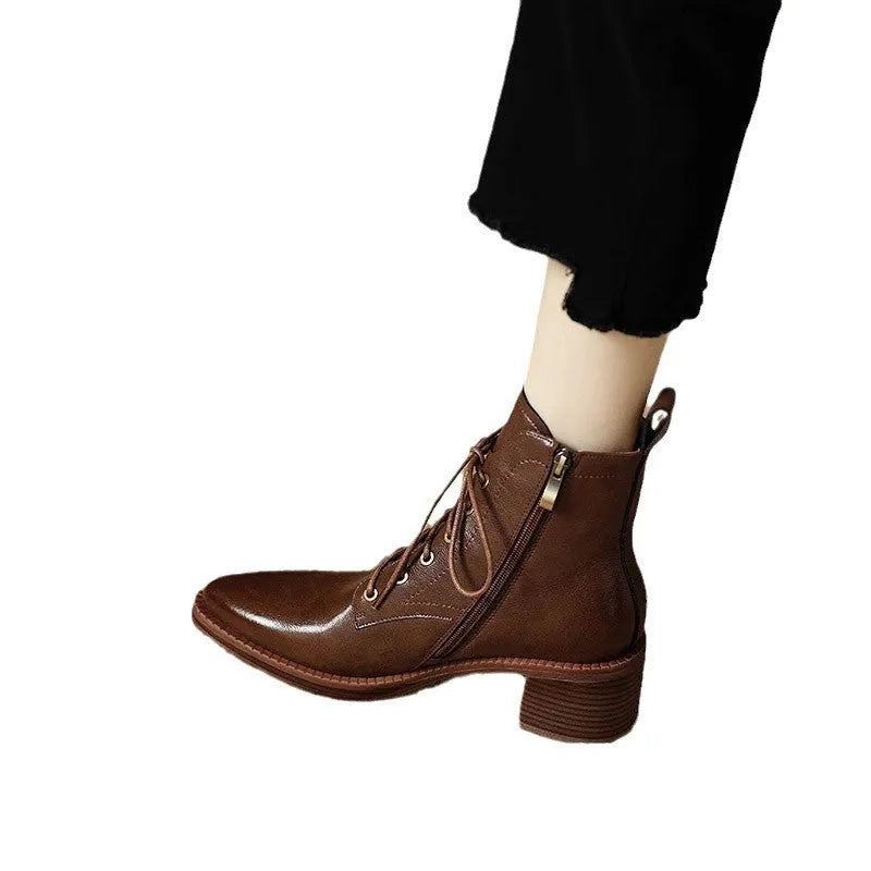 Women's black pointed-toe ankle boots with 5.5cm heel and 13cm shaft on artificial PU upper