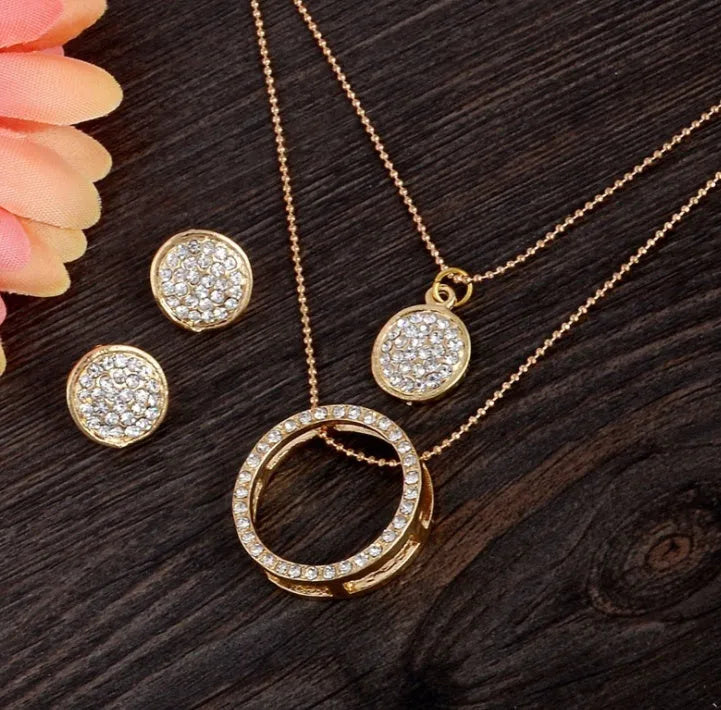 Gold-plated women's jewellery set with polished necklace and earrings