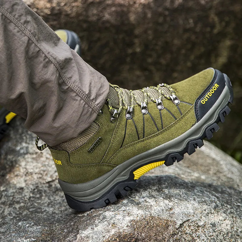 Men's hiking winter shoes with mesh lining and anti-slip sole, available in multiple colours