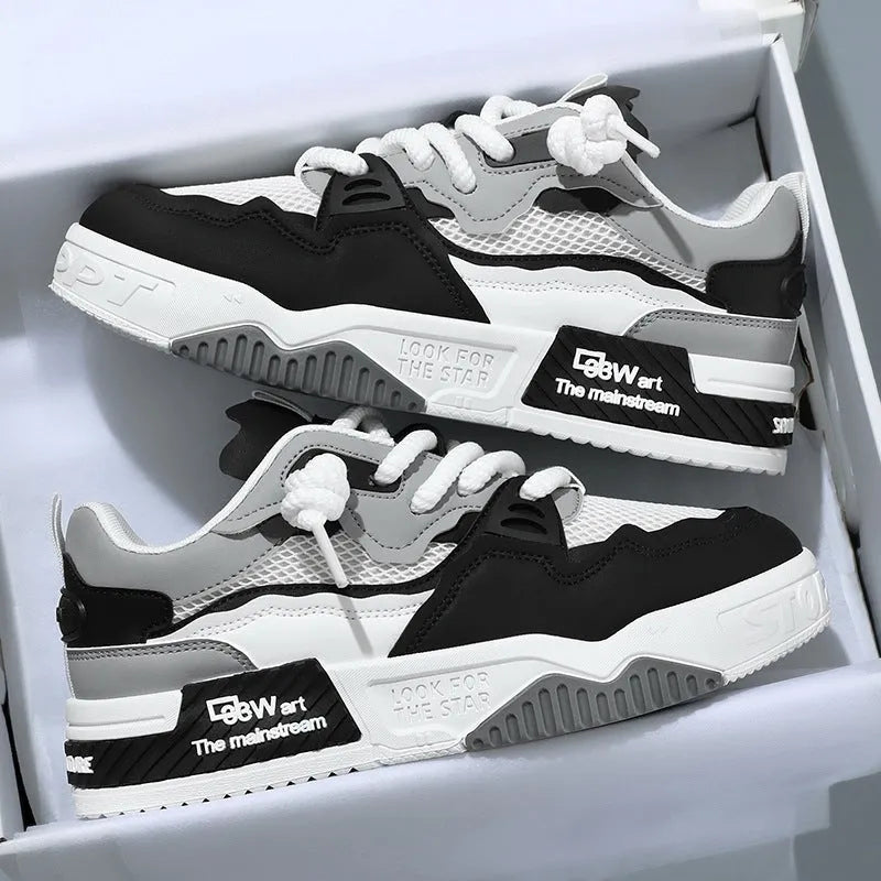 Men's white low-top board shoes with colour matching and injection-moulded rubber soles