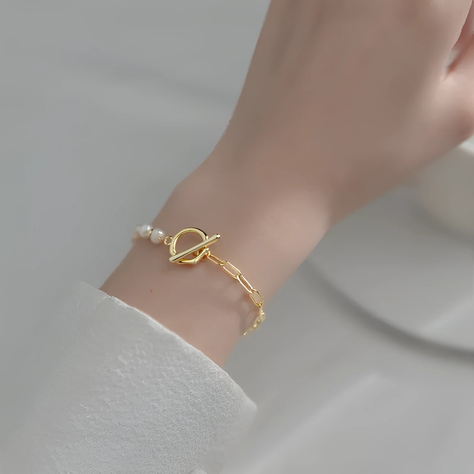 Women's Korean-style geometric pearl stitching bracelet with electroplated S925 silver finish on alloy