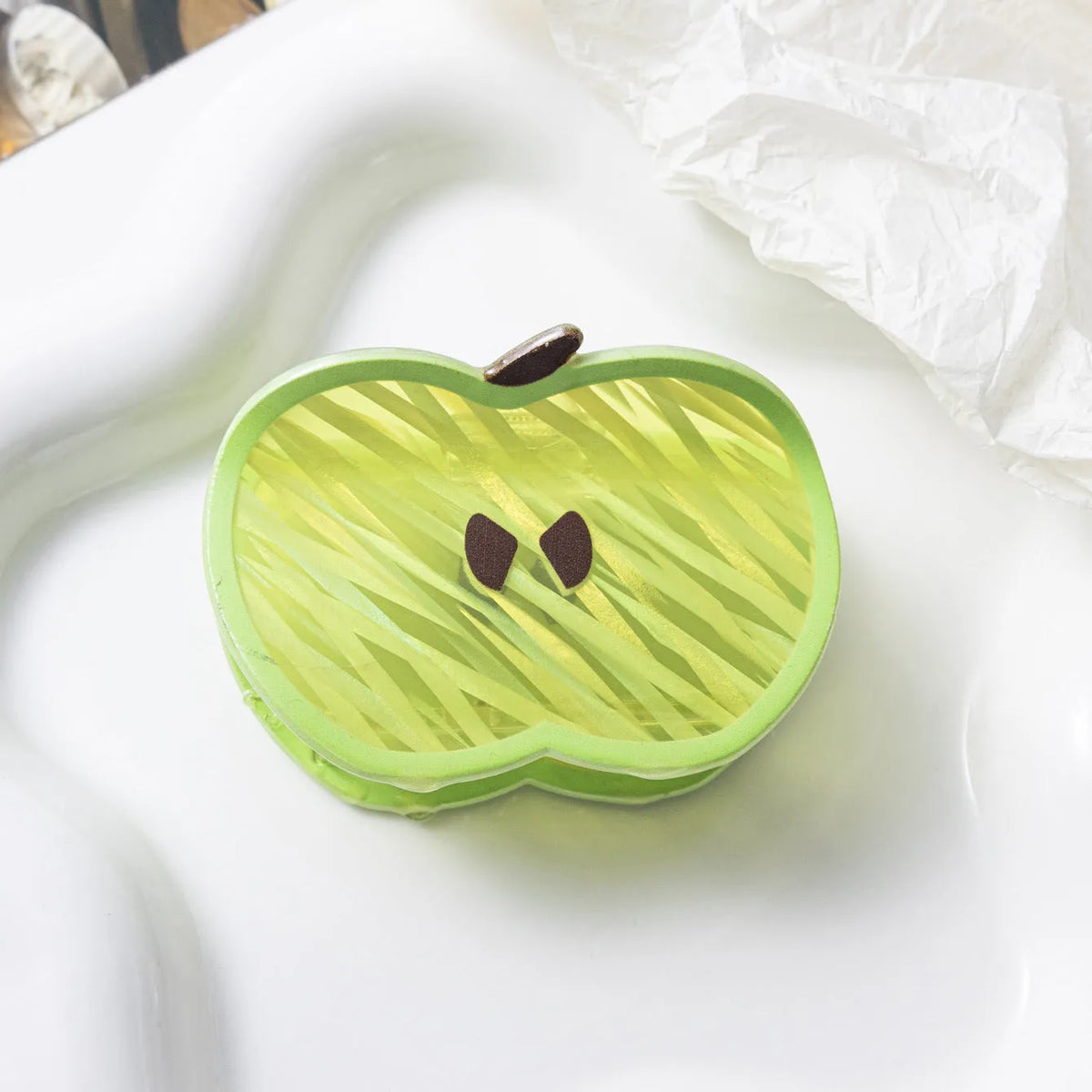 Green apple-shaped PVC claw clip, 7.5cm long, 2cm wide and 5cm high, polished fruit-themed hair grip for women