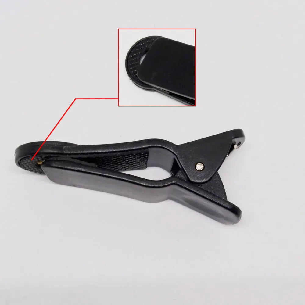 A telescopic telephoto lens with a separate clip for attaching to a mobile phone