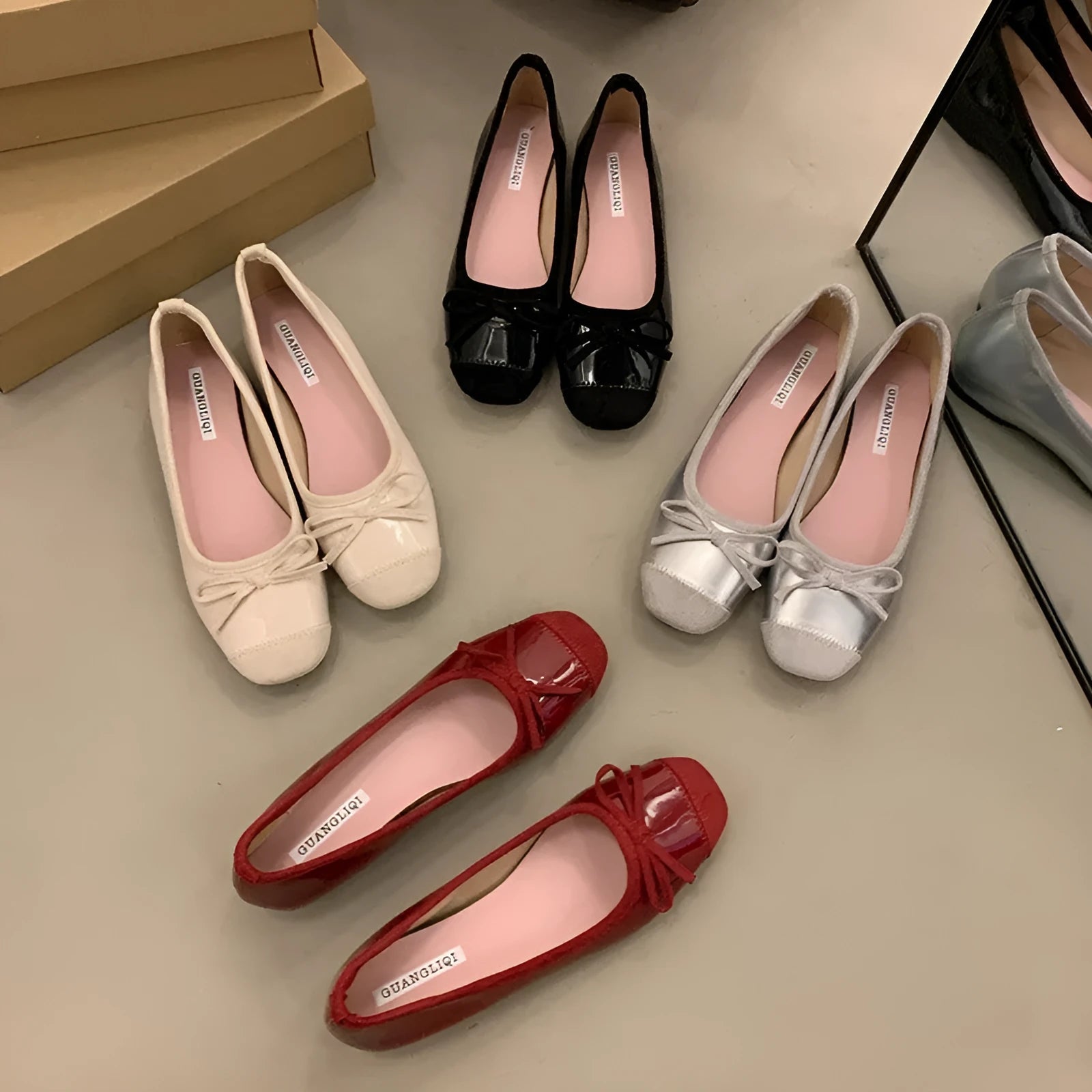 Retro ballet flat shoes with square toe and mid heel in wine red colour with decorative bow