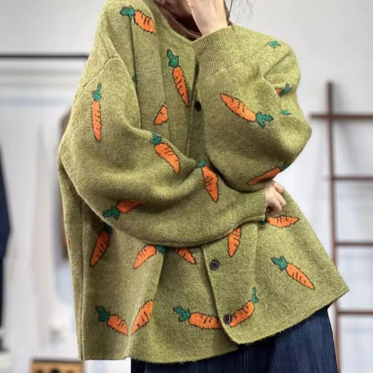 Loose fitting viscose cardigan with artistic colour contrast printing and round neck