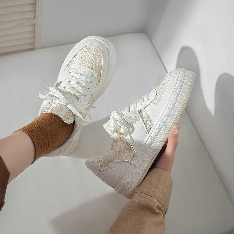 Beige plaid platform leisure sports shoes with front lace-up fastening and rubber sole