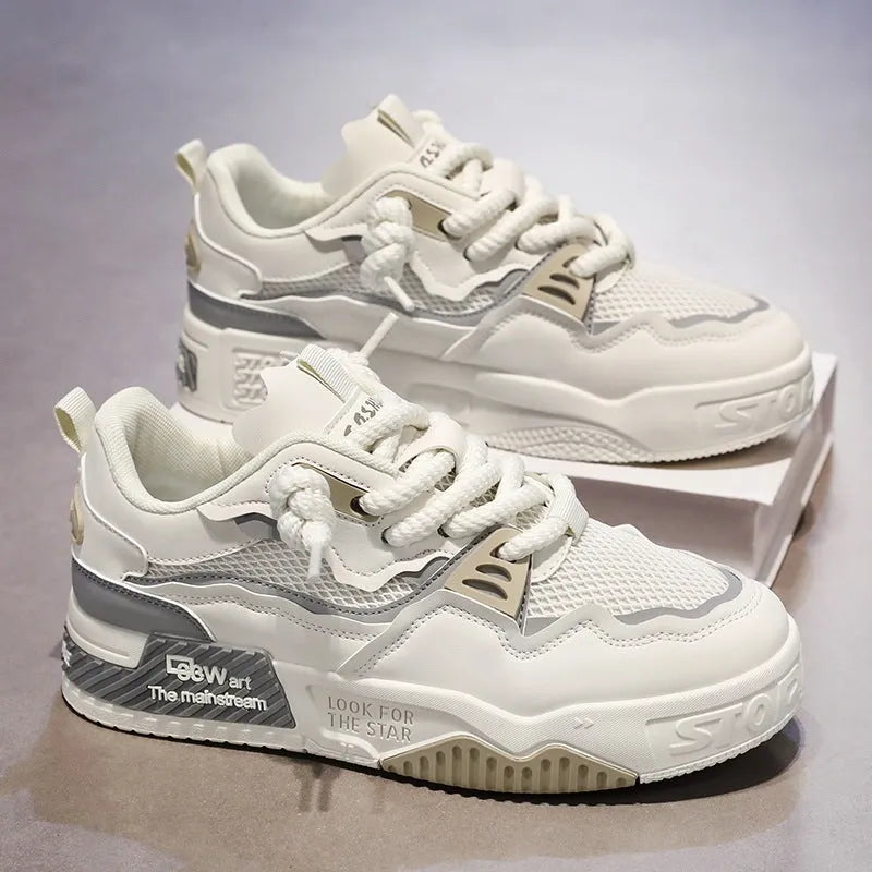 Men's white low-top board shoes with colour matching and injection-moulded rubber soles