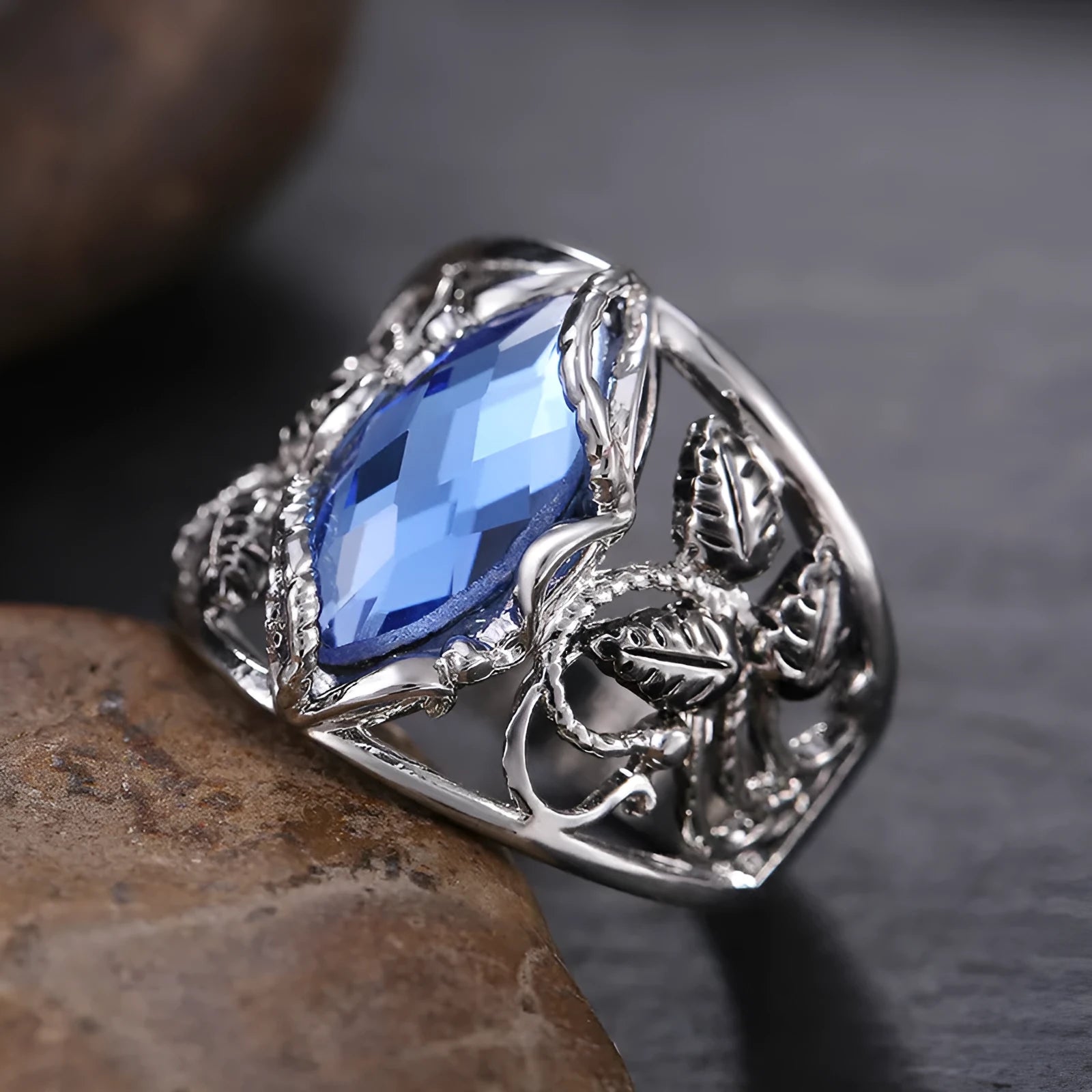 Blue crystal horse eye-shaped geometric alloy ring for women in sizes 6 to 10