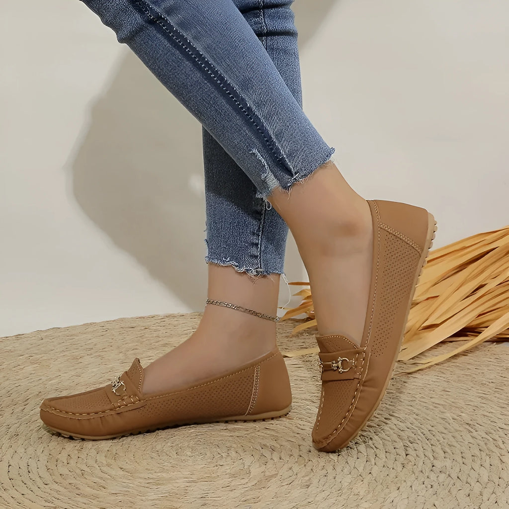 Women's plus-size flat casual shoes in artificial PU, available in white, black, and khaki colours.