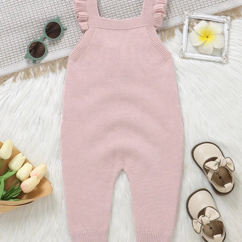 Infant sleeveless knitted romper jumpsuit with double-breasted closure and flounced sleeves in apricot