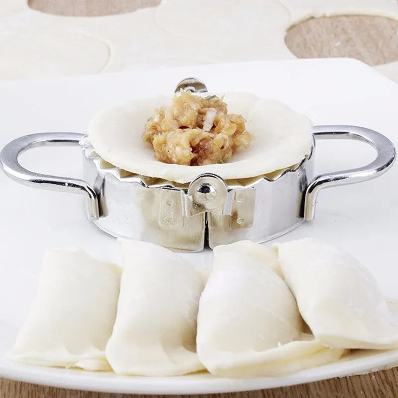 Stainless steel dumpling mould set with 7.5cm mould, 14x7cm flour ring cutter and peeler, 190g