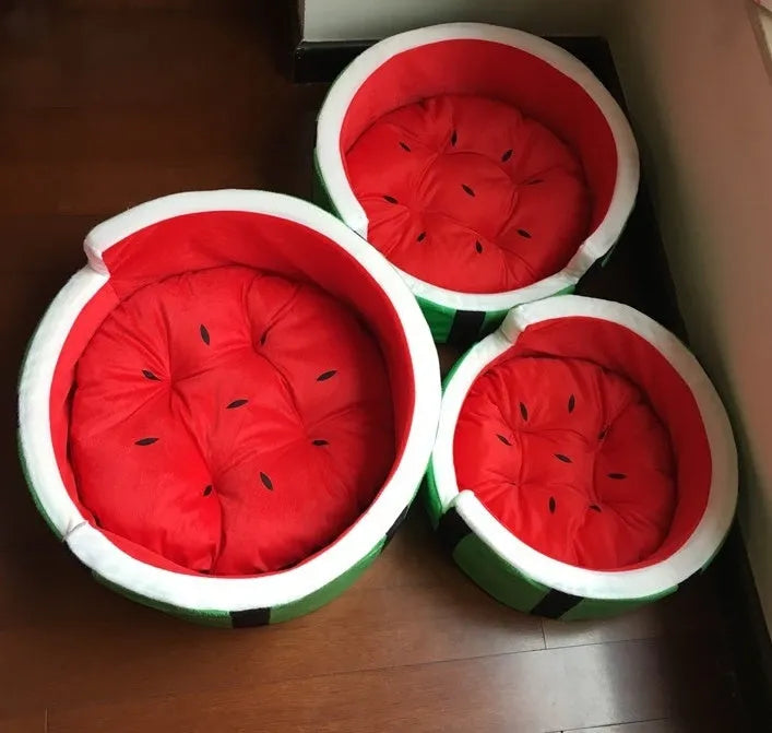 Watermelon bed made of Shu cotton for small pets with watermelon colour, available in three sizes