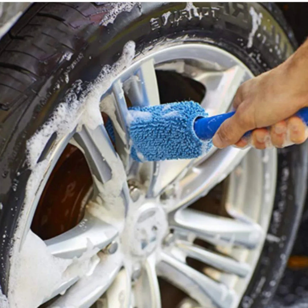 Microfiber long handle car wash tyre brush in blue or grey for cleaning vehicle wheels