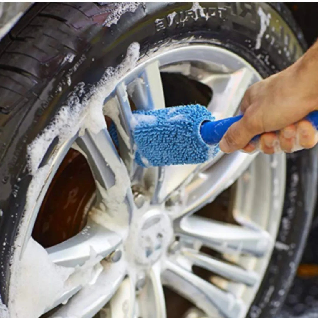 Microfiber long handle car wash tyre brush in blue or grey for cleaning vehicle wheels