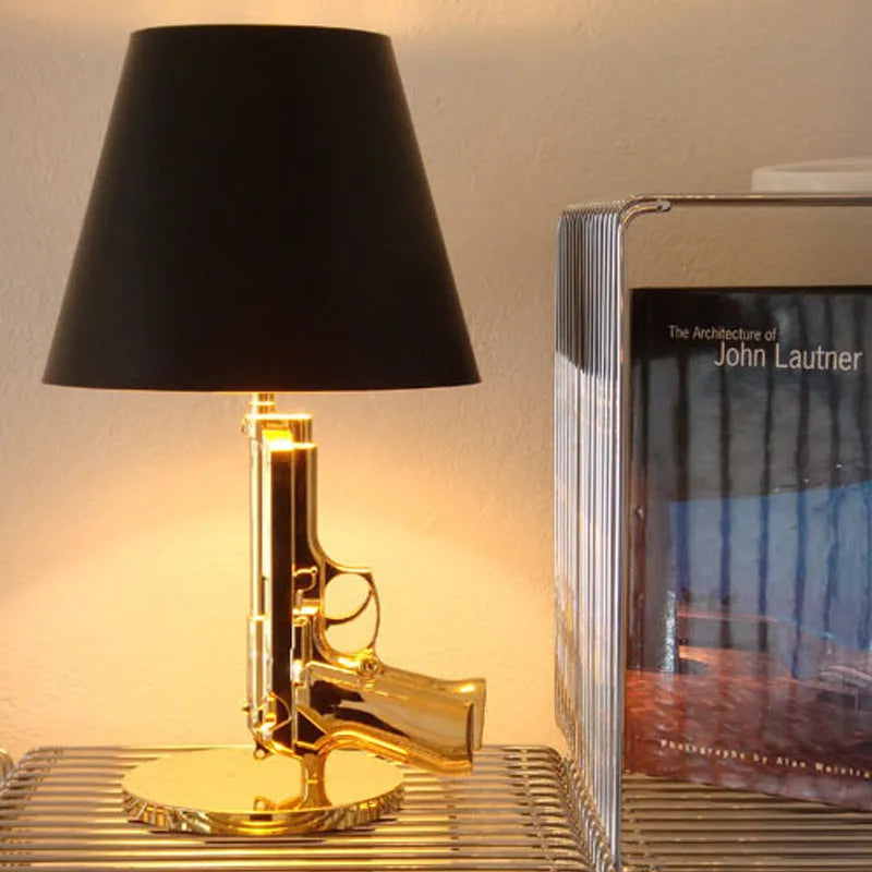 Nordic resin desk lamp in plated gold or silver Pistol or M16 design, 235x425mm, 220V US plug