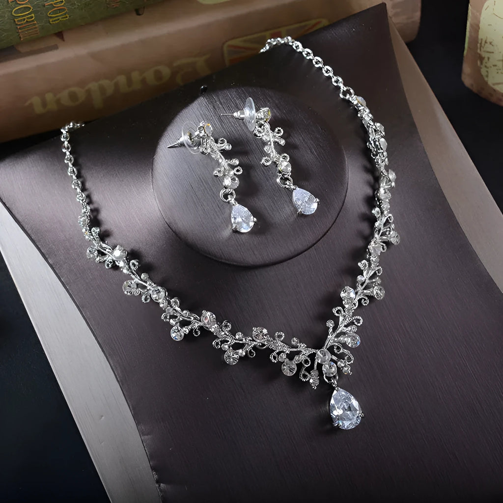 Bridal rhinestone earrings and necklace set made of alloy and zircon for wedding wear