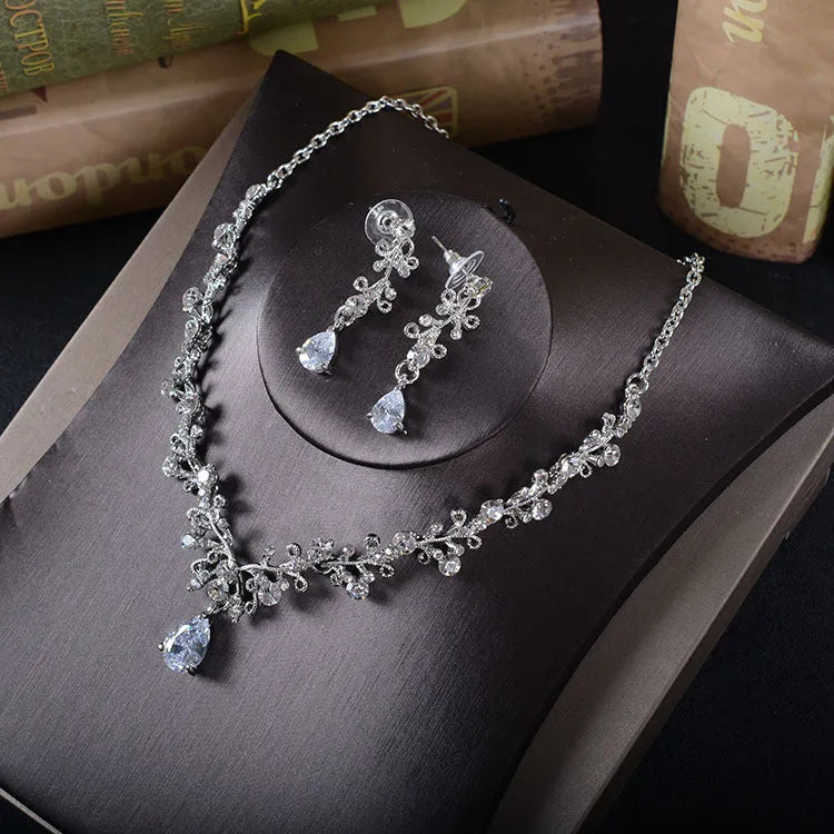 Bridal rhinestone earrings and necklace set made of alloy and zircon for wedding wear