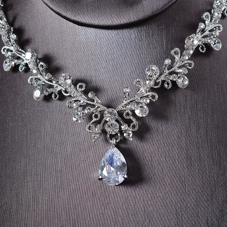 Bridal rhinestone earrings and necklace set made of alloy and zircon for wedding wear