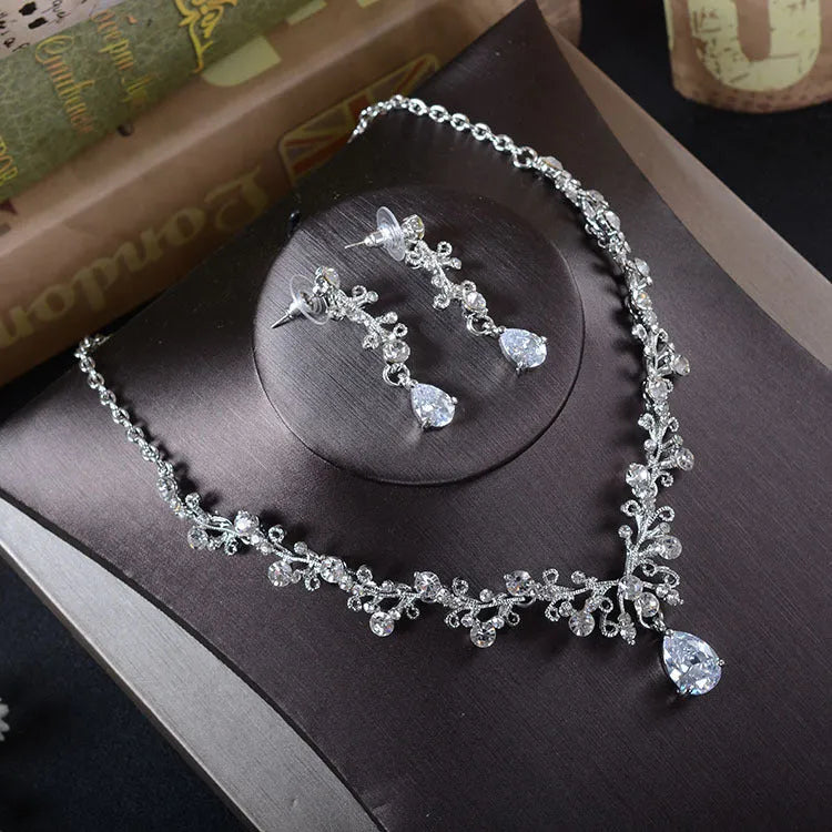 Bridal rhinestone earrings and necklace set made of alloy and zircon for wedding wear
