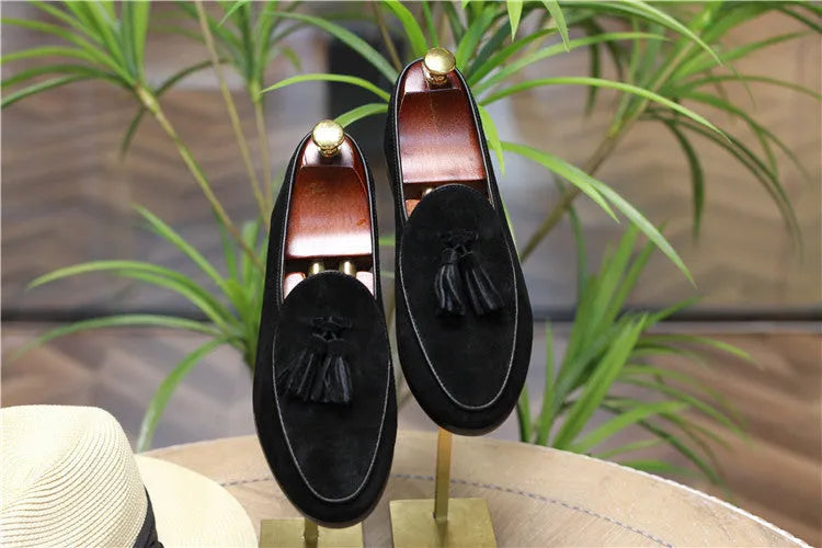 Men's fashion retro British tassel slip-on shoes in black with low top PU upper and rubber sole