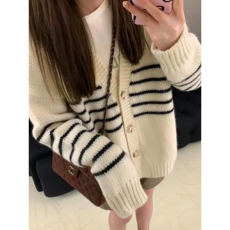 Polyester cardigan with 3D pattern and button collar in Japanese Korean casual style