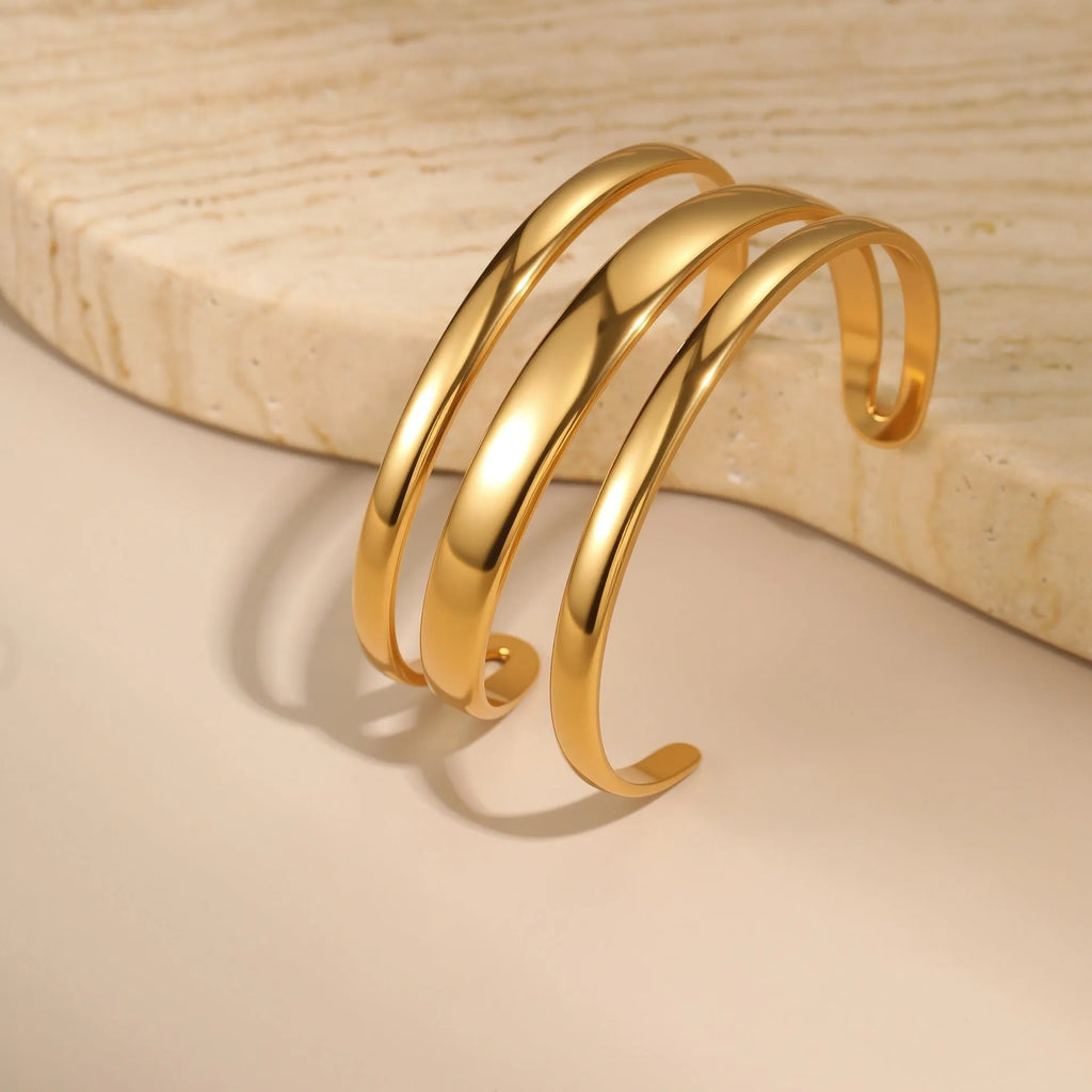 Women's geometric stainless steel bracelet with simple opening clasp in gold or steel colour