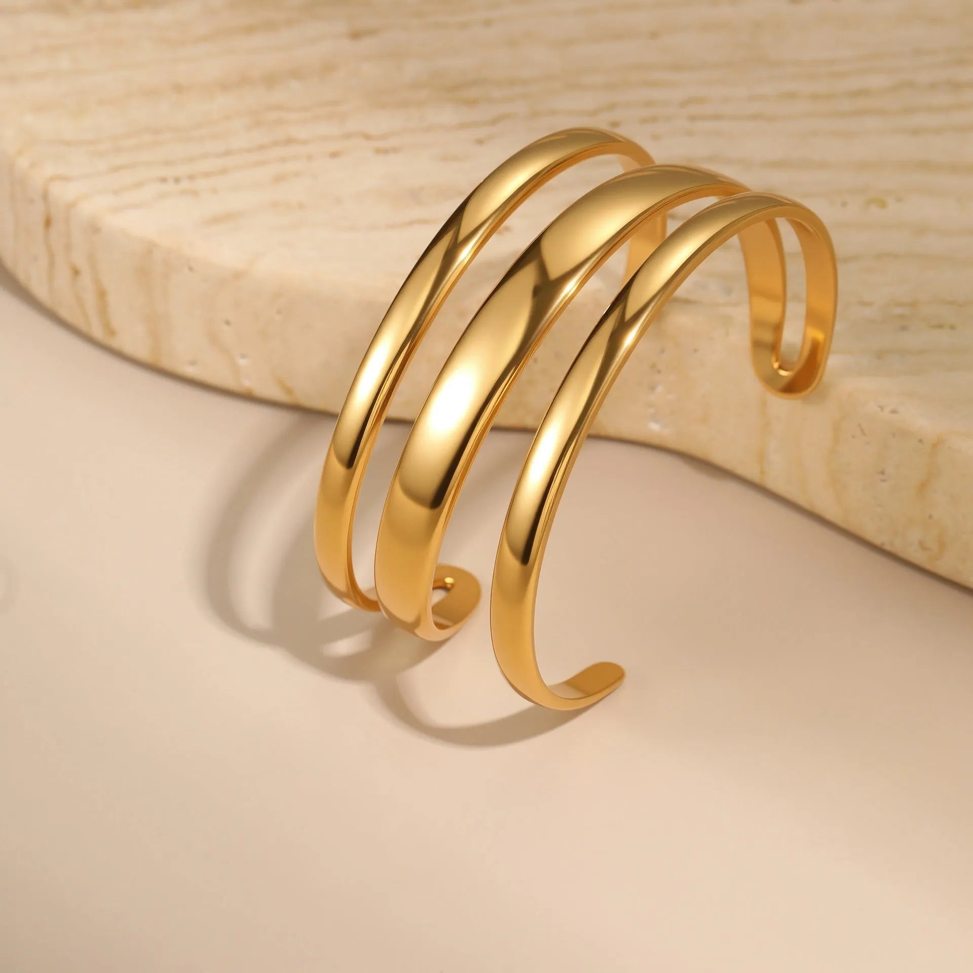 Women's geometric stainless steel bracelet with simple opening clasp in gold or steel colour