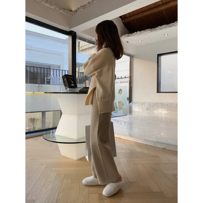 Women's knitted wide-leg trousers in black with high waist and straight leg design