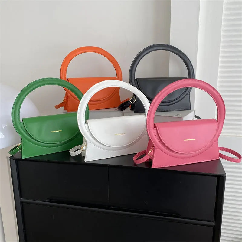 Women's horizontal square messenger bag in PU leather with adjustable shoulder strap