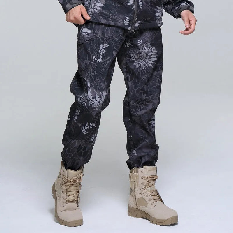 Outdoor men's fleece soft shell pants in black, windproof and breathable for hiking