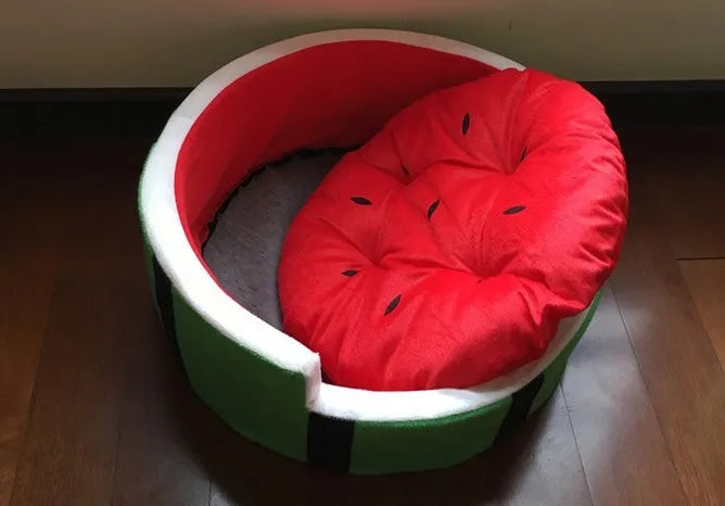 Watermelon bed made of Shu cotton for small pets with watermelon colour, available in three sizes