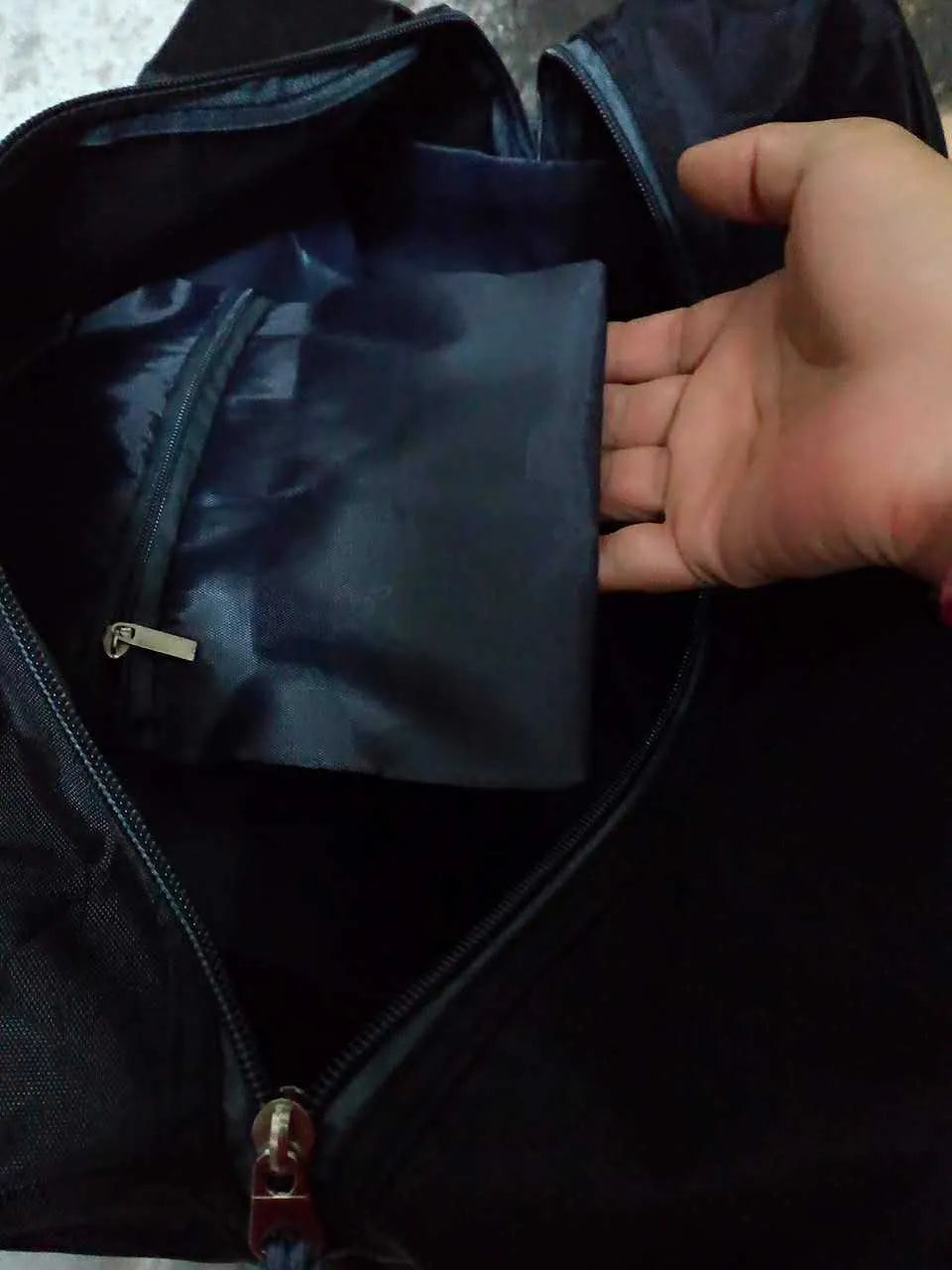 Nylon yoga gym bag showing medium and large size options in various colours including black, blue, green, pink, purple, and red