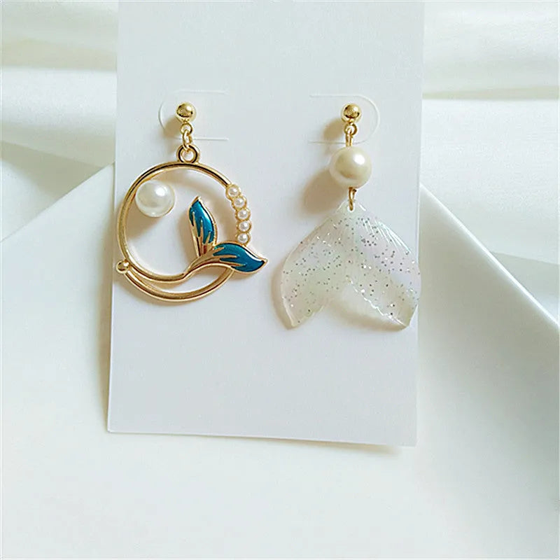 Asymmetric fishtail earrings in electroplated alloy with pearl and geometric design, green and blue options