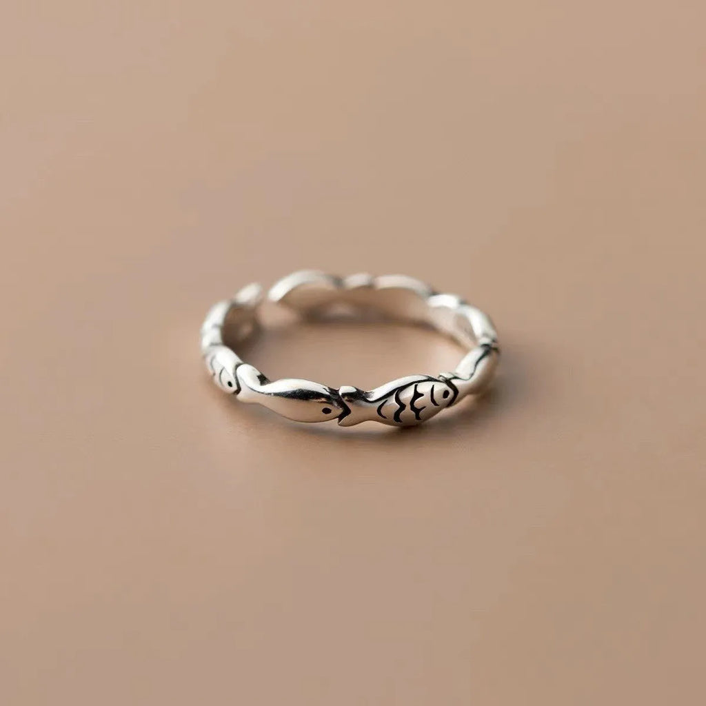 Women's adjustable copper fish ring in T020 white gold colour with electroplated finish and fish motif