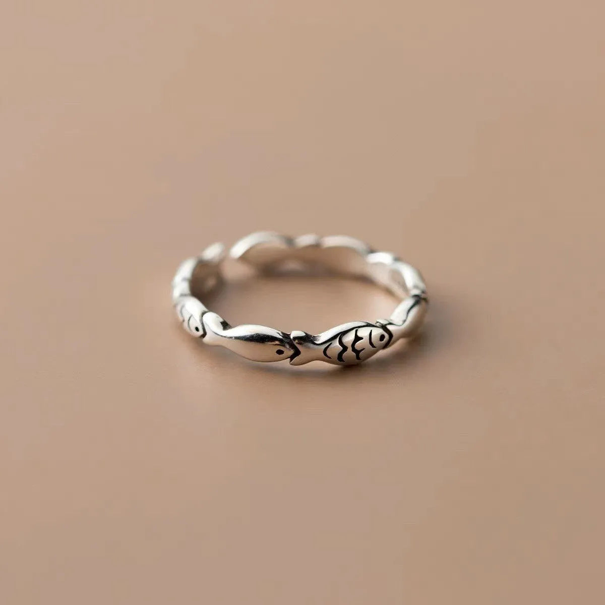 Women's adjustable copper fish ring in T020 white gold colour with electroplated finish and fish motif