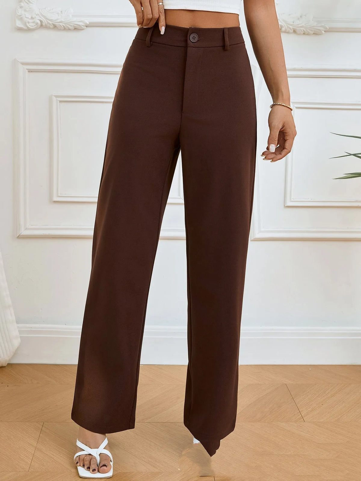 Women's dark brown elastic waist pleated straight trousers with side pockets, polyester fabric