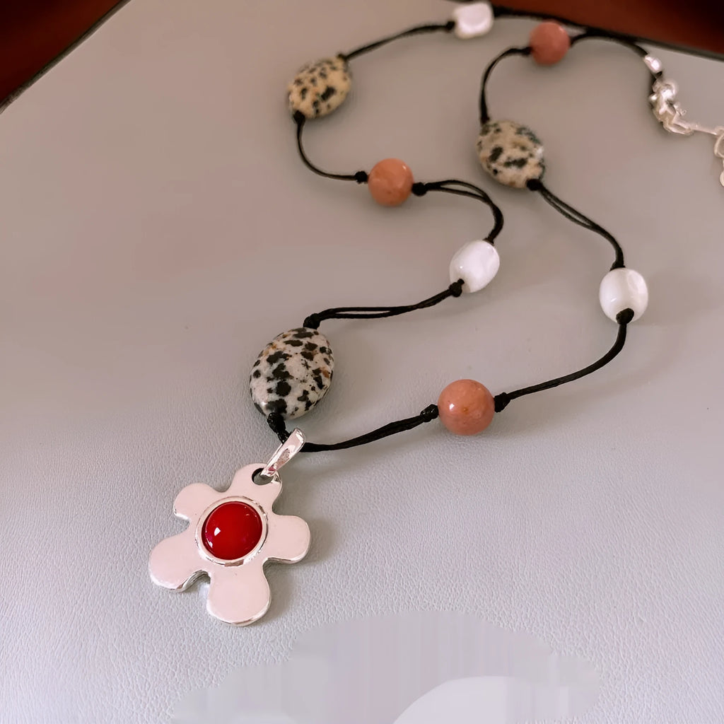Stone shell beaded flower pendant necklace on adjustable alloy chain in silver-black-red colour