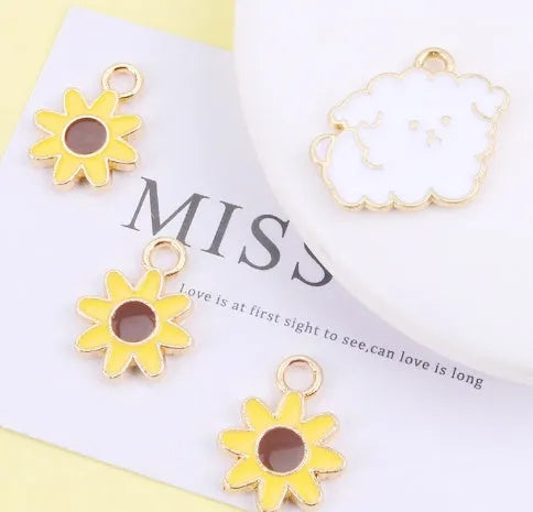 Cute flower keychain accessory in alloy with dripping oil finish, available in P777-1 P777-2 P777-3 colours