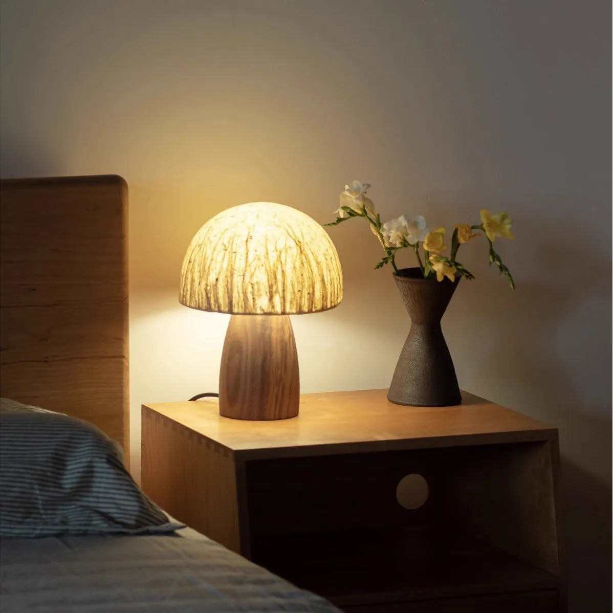 Black Walnut mushroom lamp with handmade Japanese style atmosphere and 220V EU power supply