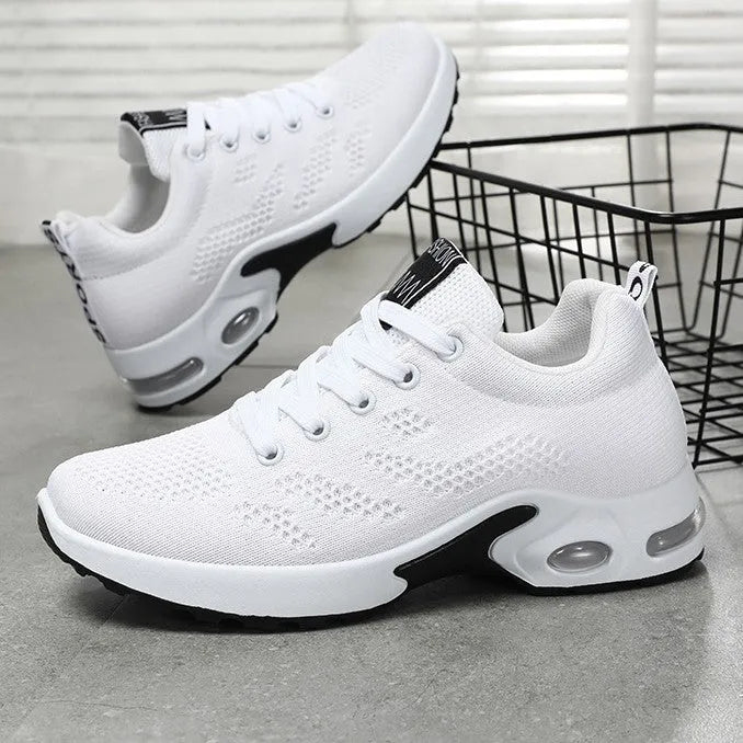 Women's breathable mesh sneakers with flat 1-3cm heel, round toe, PVC sole, in black or white