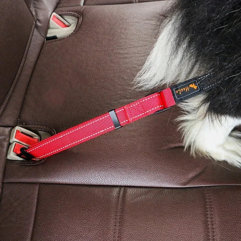 Adjustable pet car seat belt with nylon webbing, reflective strip and POM buckle, 76cm to 148cm