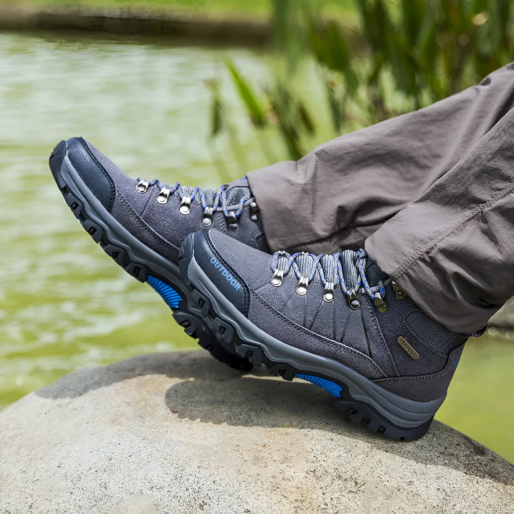 Men's hiking winter shoes with mesh lining and anti-slip sole, available in multiple colours