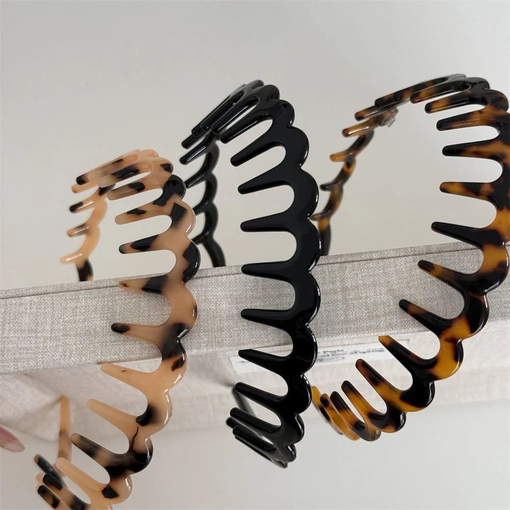 Women's acetate fibre toothed hair hoop in black colour, showing non-slip wave pressure nozzle and irregular Korean-style shape.
