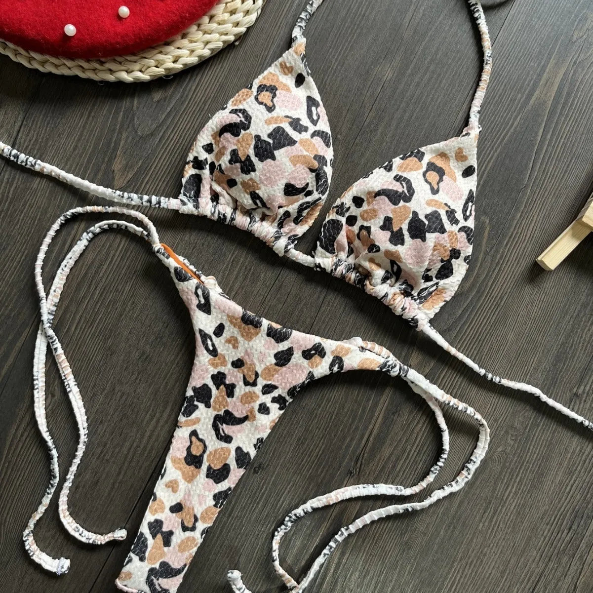 Women's printed bikini swimsuit with nylon fabric and cotton lining in brief style for swimming