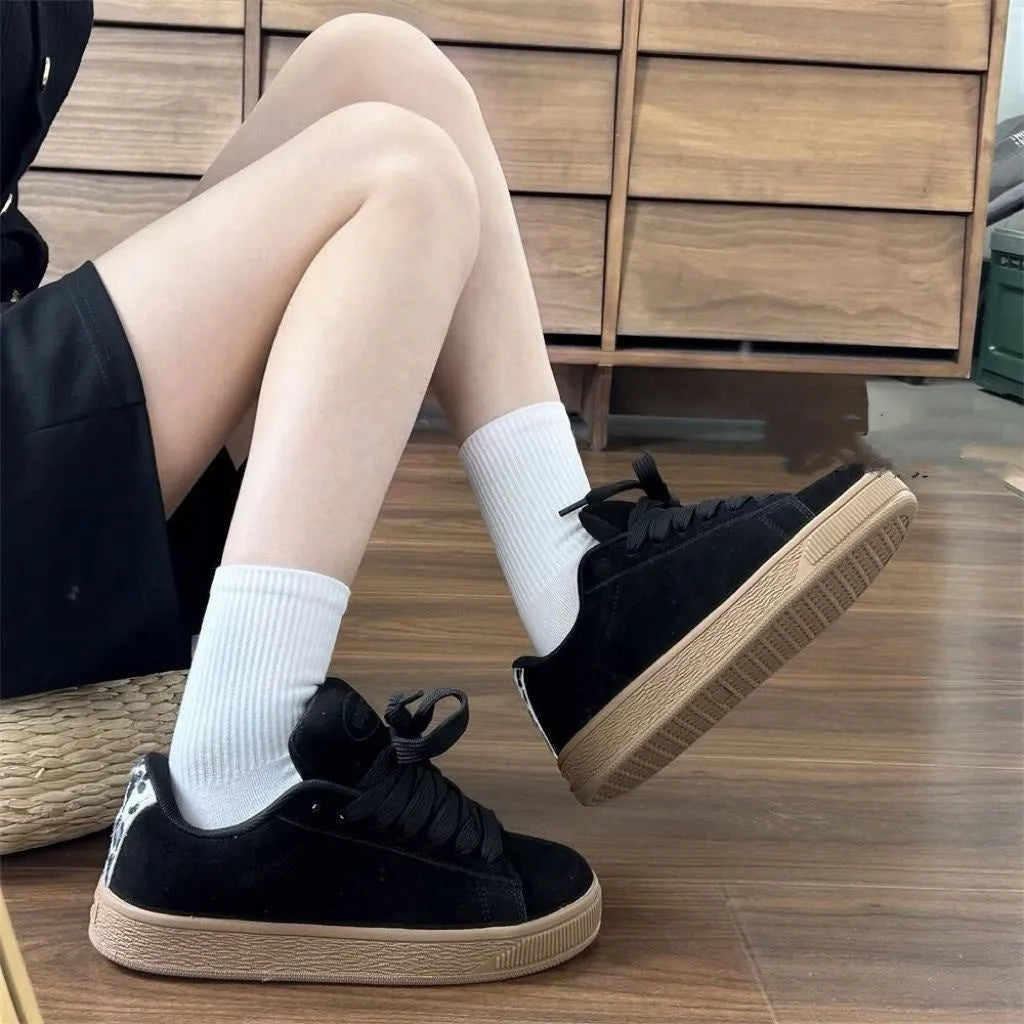 Black retro low-top sneakers with round toe, front lace-up, and waterproof platform sole