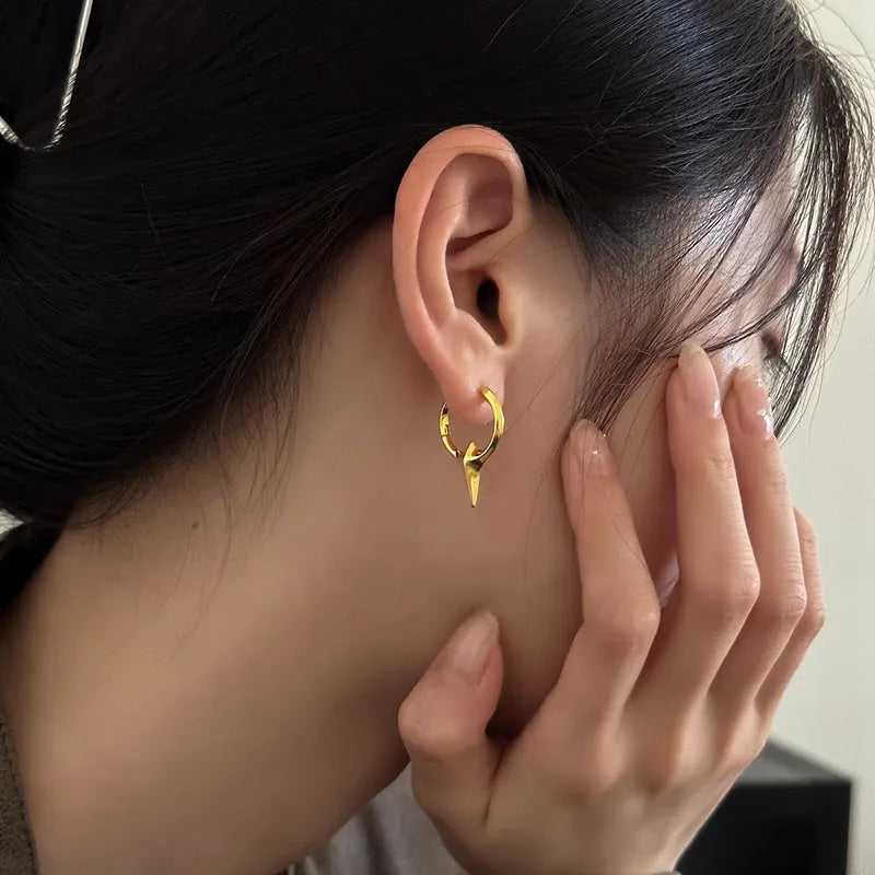 Geometric star-shaped copper ear clip with white gold electroplated finish