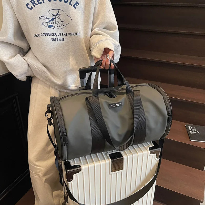 Waterproof Oxford cloth sports handbag in black, super-light travel bag for men and women