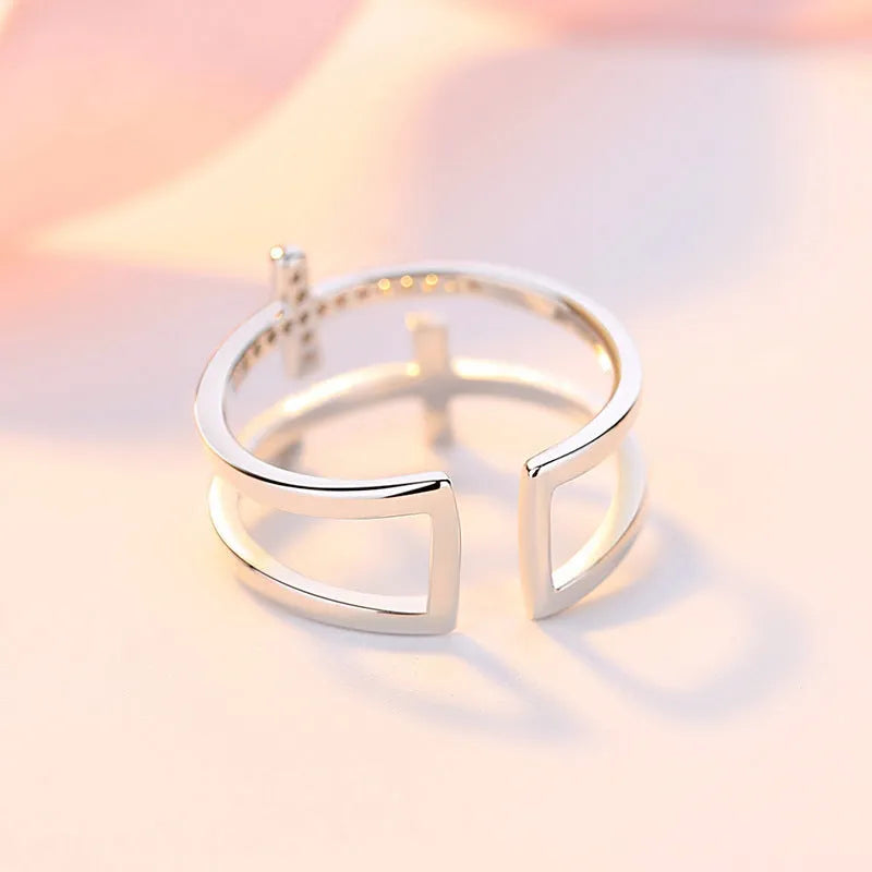 Women's adjustable copper ring with geometric design and zircon stone detail