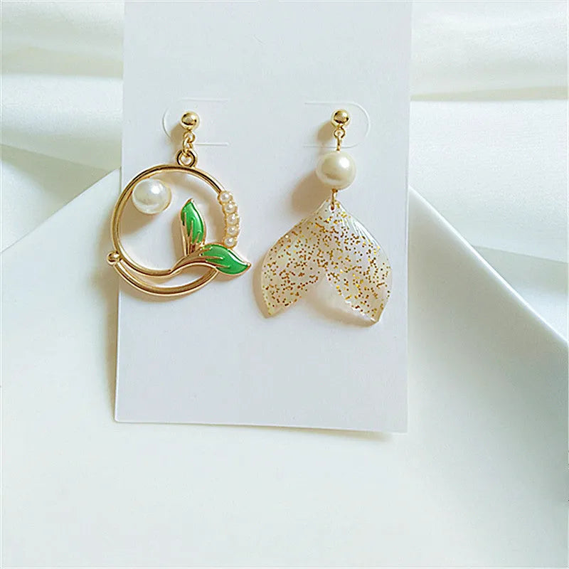 Asymmetric fishtail earrings in electroplated alloy with pearl and geometric design, green and blue options